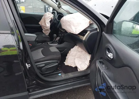 2016 Jeep Cherokee Altitude z USA, uszkodzony, nr VIN 1C4PJMAB4GW340102